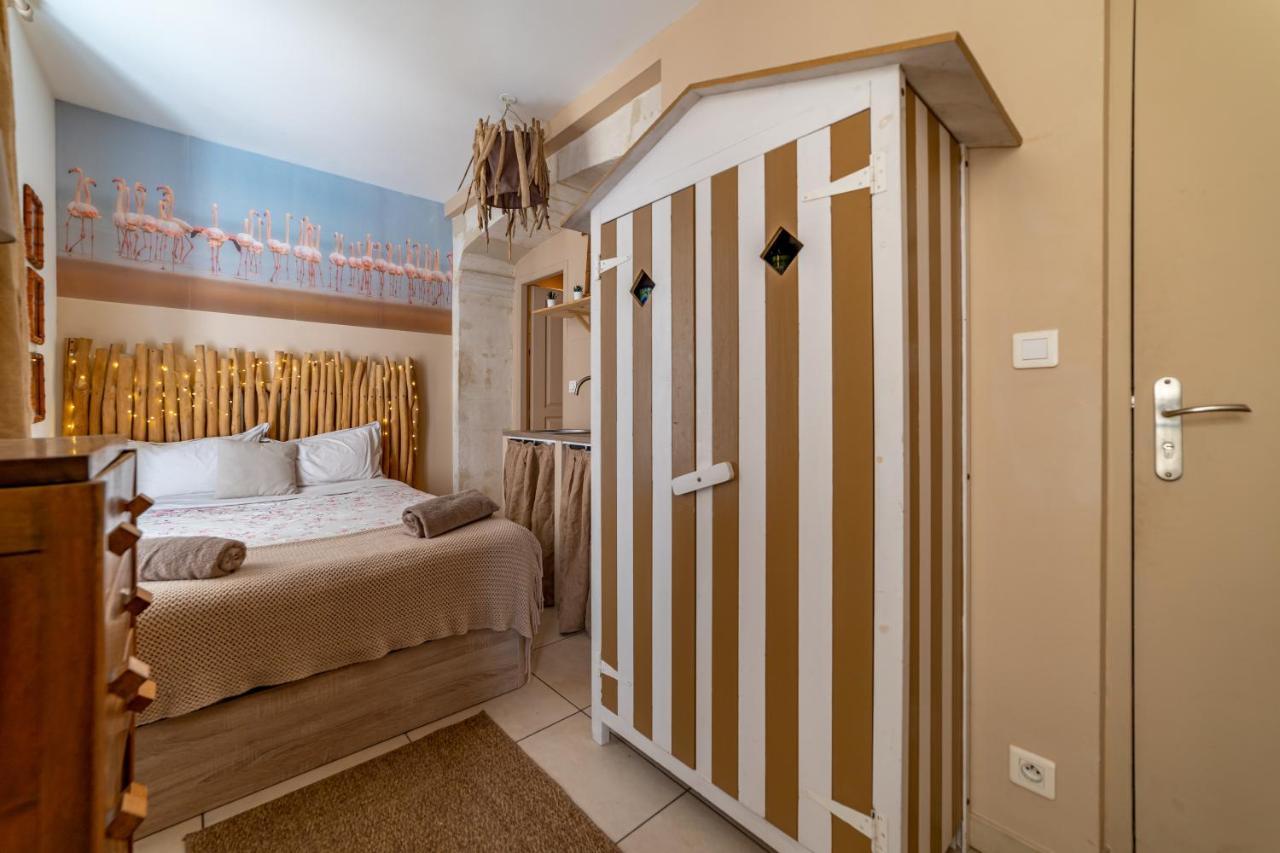 La Cabane Camarguaise En Centre Ville - Une Nuit A Ним Экстерьер фото