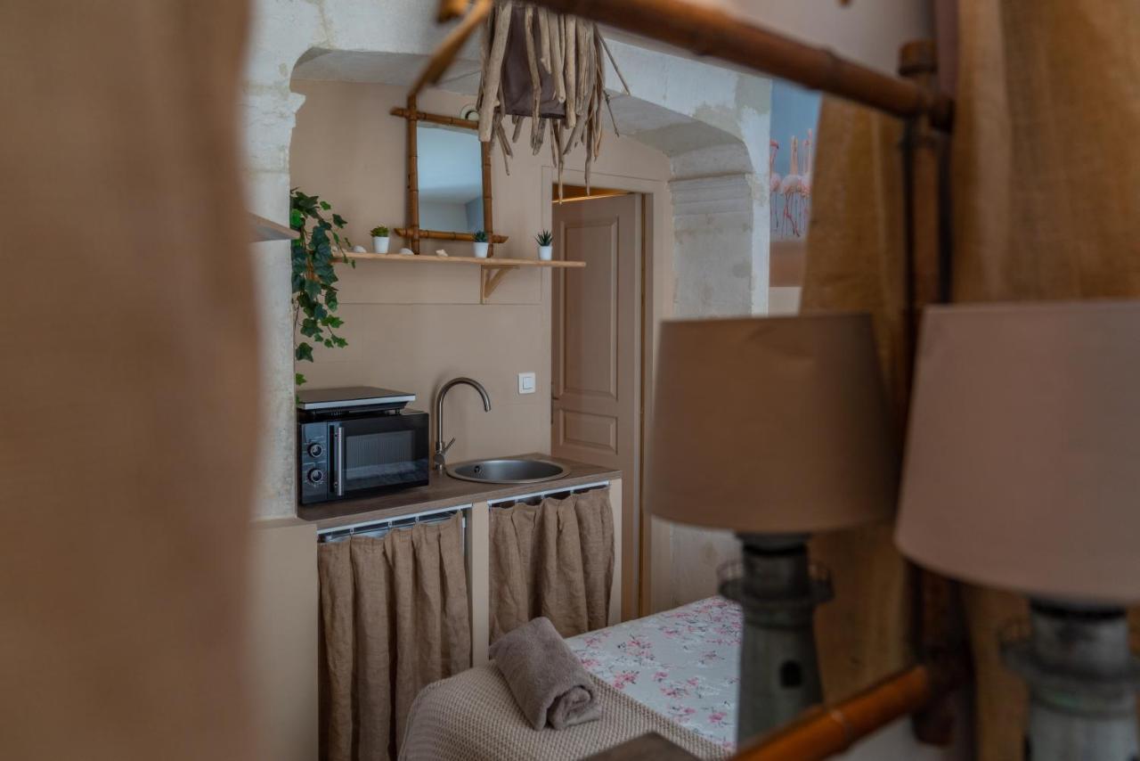 La Cabane Camarguaise En Centre Ville - Une Nuit A Ним Экстерьер фото